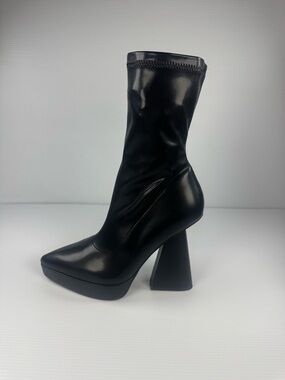 AKIRA Saxton Black Platform Heel Boots Size 10 Pointed Toe Sculpted Heel NWT